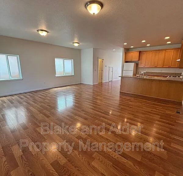 345 Norway St NE — Photo 13