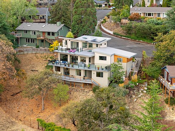 5th image of 350 Fernwood Dr