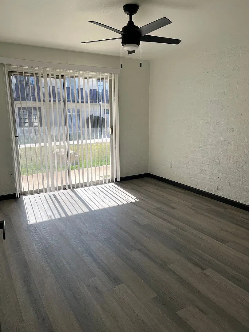 60 On Roger Apartments — Photo 4