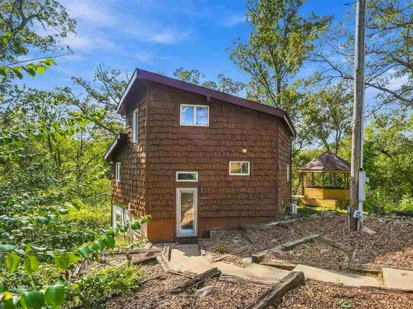 2750 Fern Cliff Rd, Wayland, IA 52654