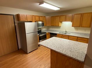 625 N 43rd St #202, Grand Forks, ND 58203