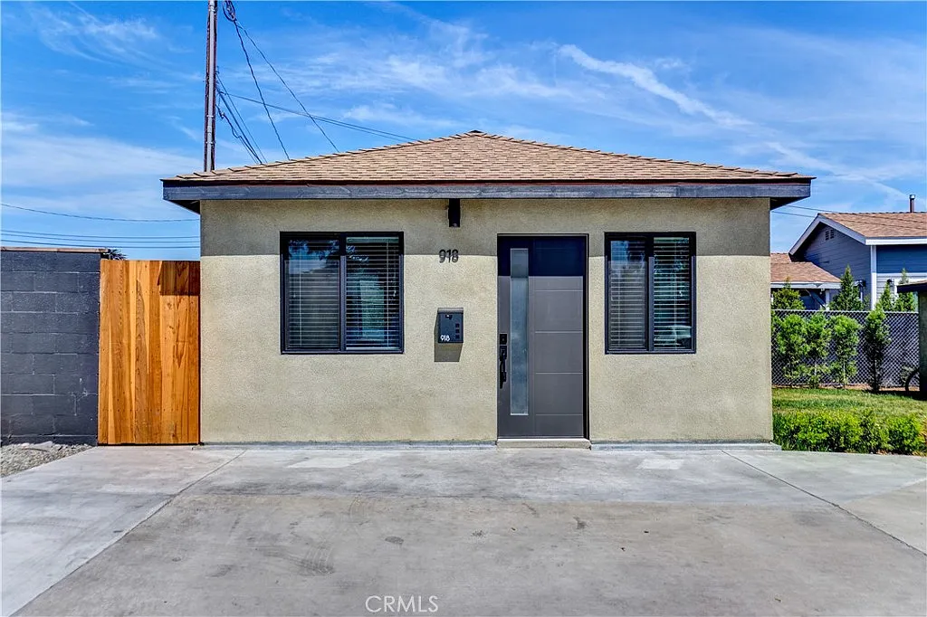 1 bed, 324 sqft, $2,500 — Photo 1