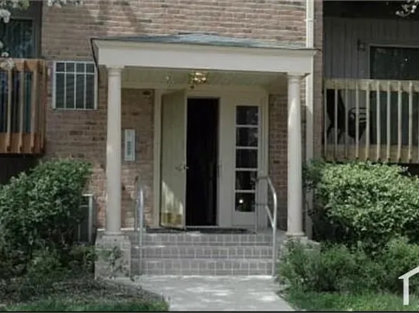 4 Cloverwood Ct APT 303, Baltimore, MD 21221