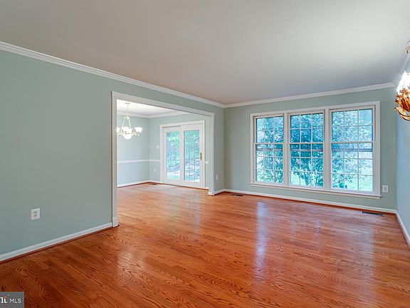 5th image of 4127 Nutwood Way