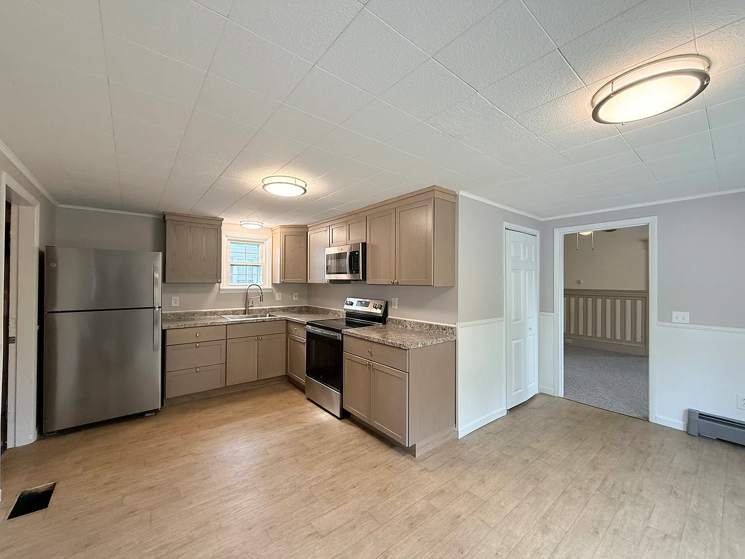 2 bed, 1200 sqft, $2,200 — Photo 2