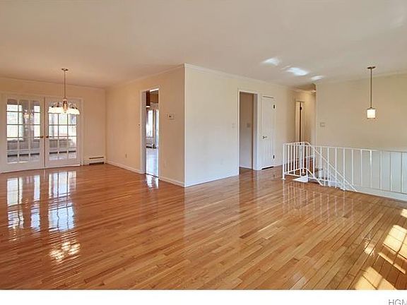 4th image of 10 Fredrick Dr