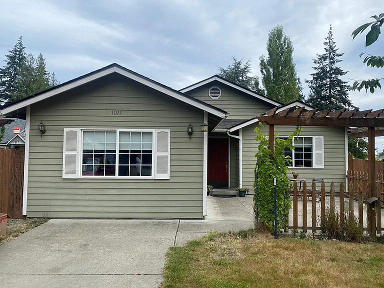 1011 W Hazel St — Photo 1