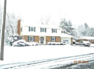 977 Meadow Ln, Xenia, OH 45385