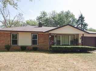 211 Holly Ln, Elk Grove Village, IL 60007