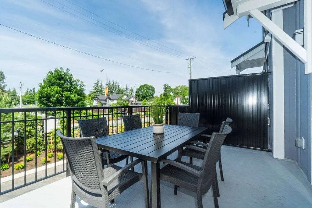 3 bed, 2.5 bath, 1350 sqft, $6,450 — Photo 2