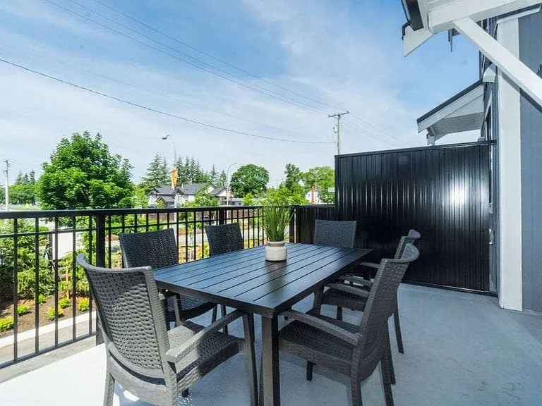 5945 176a St #19 — Photo 3