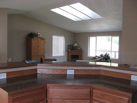 5th image of 508 Emerald Ln SE