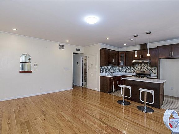 4th image of 1693 E 49th St