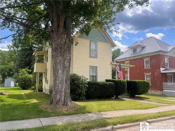 14 Dyke St, Andover, NY 14806