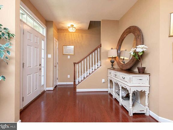 3rd image of 538 Raymond Dr