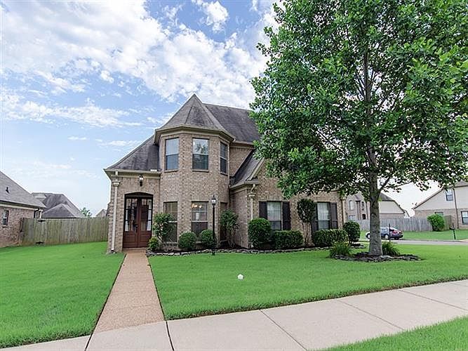 1st image of 15 Green Willow Dr