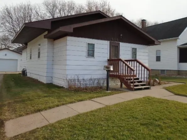 916 N 6th St, Estherville, IA 51334