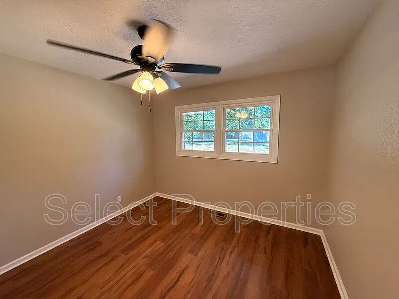 3 bed, 2.0 bath, 1102 sqft, $1,650 — Photo 4