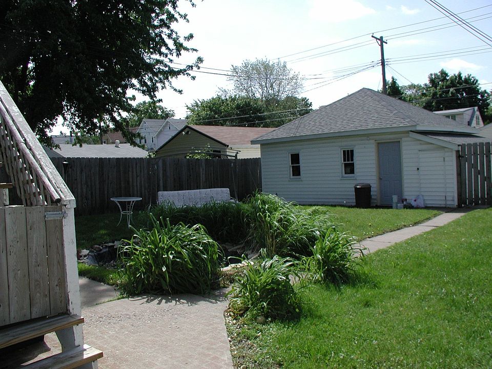1st image of 844 Rose Ave E