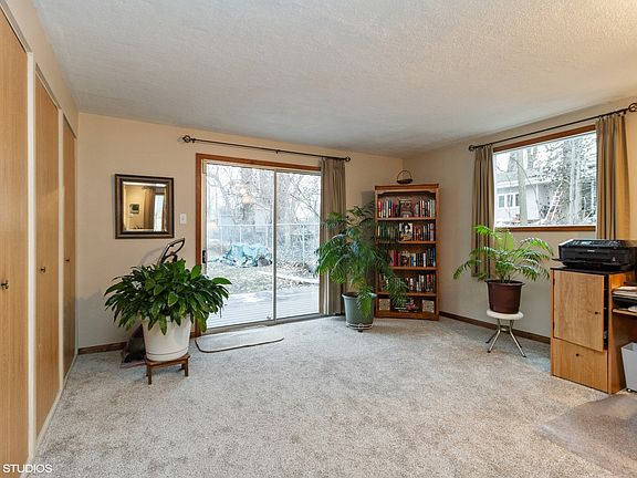 3rd image of 27 Oakwood Dr