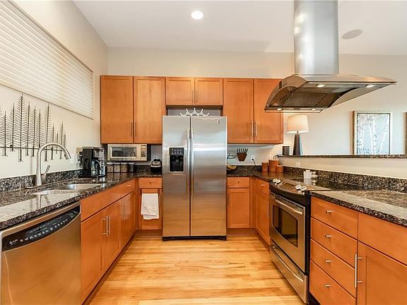 5th image of 4555 Washington St