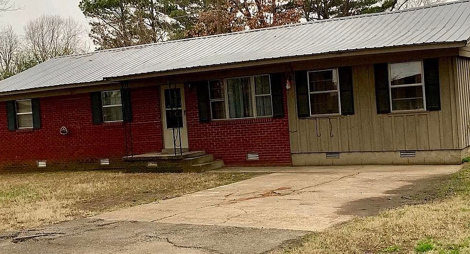 1st image of 304 Eleanor St E