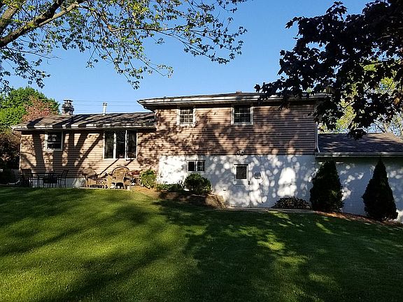 3rd image of 402 Hillcrest Dr