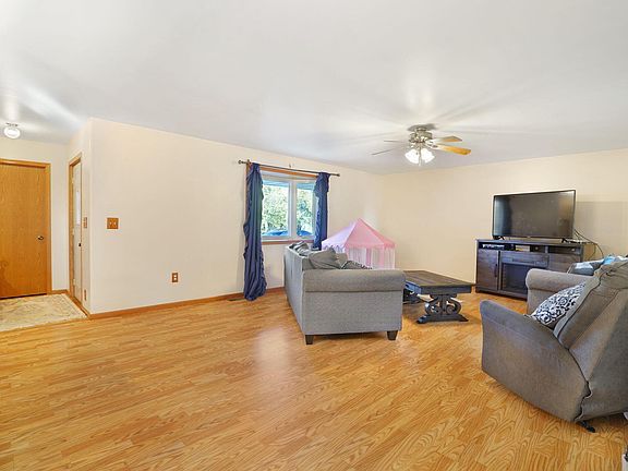 4th image of W5323 Kenosha Dr