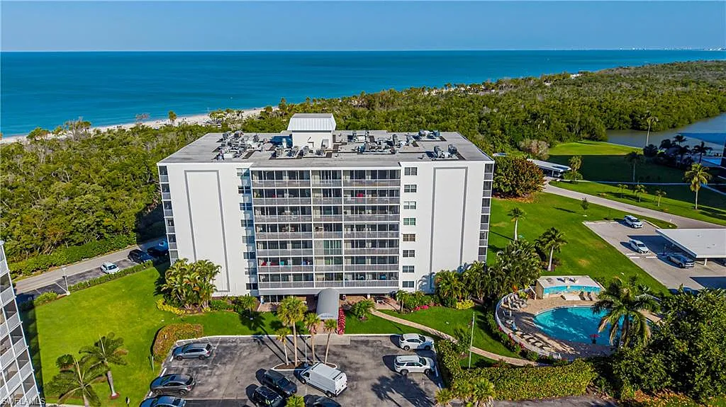 1 bed, 1.0 bath, 817 sqft, $4,200 — Photo 1
