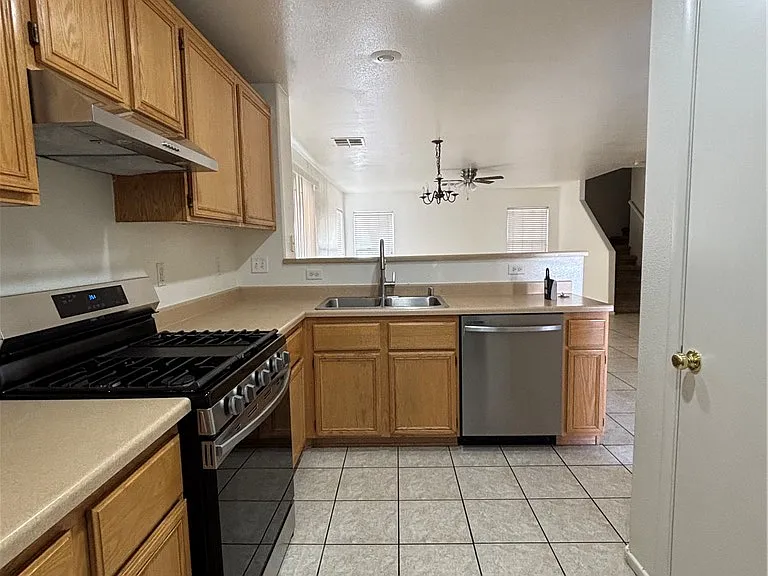 1265 Orchard View St — Photo 6