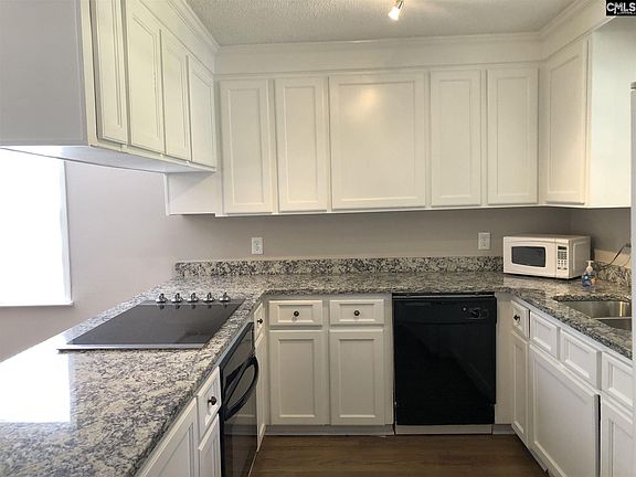 4th image of 104 Sweetwood Cir
