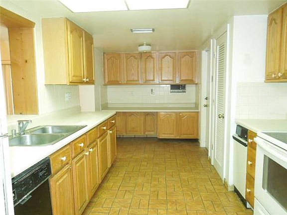 3rd image of 6880 Cassia Pl