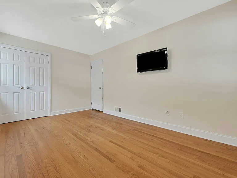126 Huber St — Photo 14