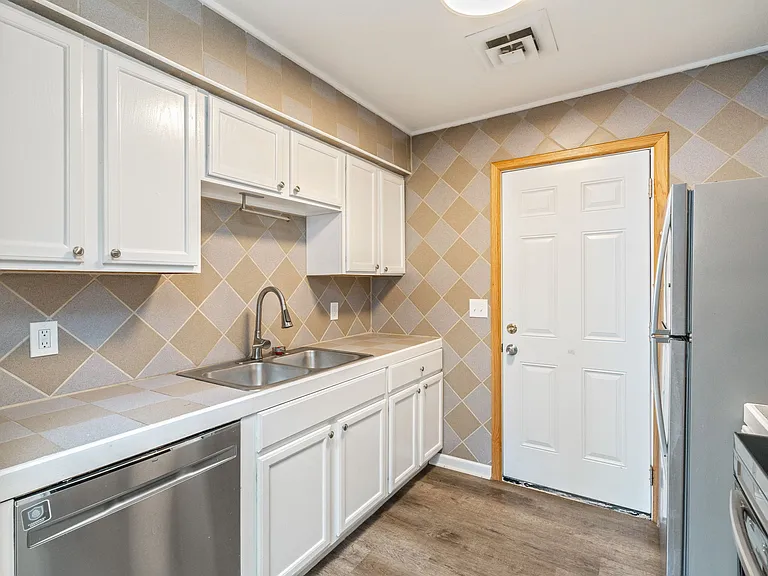 220 Midtown Ln #719 — Photo 6