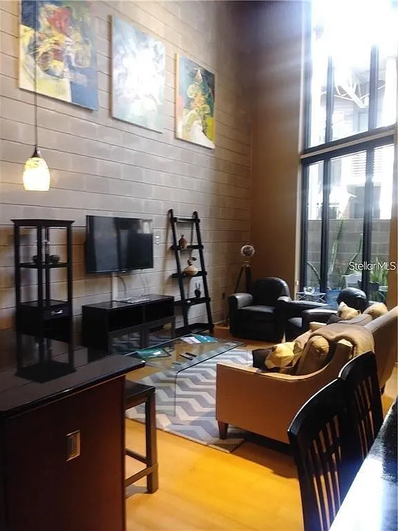 1 bed, 1.5 bath, 1080 sqft, $3,000 — Photo 2