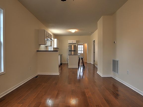 4th image of 422 Wilson Ave