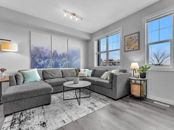 2803 James Mowatt Trl SW #15, Edmonton, AB T6W 2P5