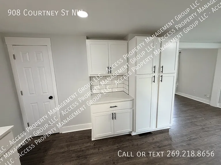 908 Courtney St NW — Photo 12