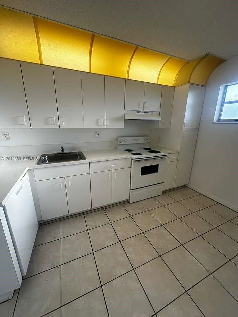 Building Photo - 2903 NE 163rd St #506