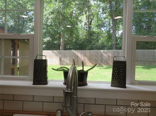 6093 Spartan Dr, Hudson, NC 28638