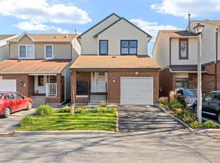 9 Fireside Cres, Ottawa, ON K1T 1Z3