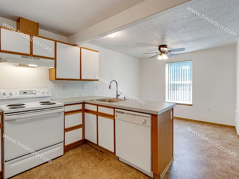 13738 NE Glisan St #3 — Photo 15