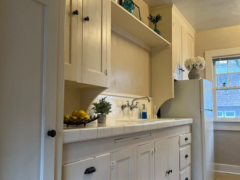 Kitchen entry