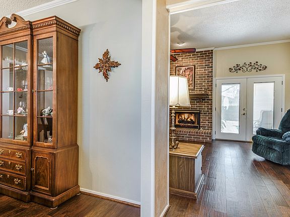3rd image of 2612 Summertree Dr