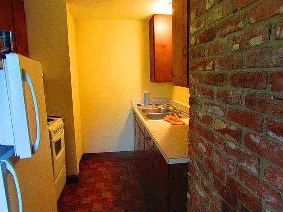 4th image of 34 Garden St #A