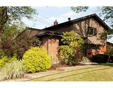 300 Kingston Dr photo 1