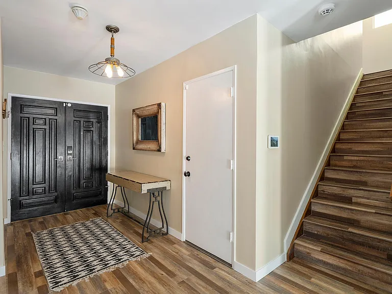12245 Kling St — Photo 12