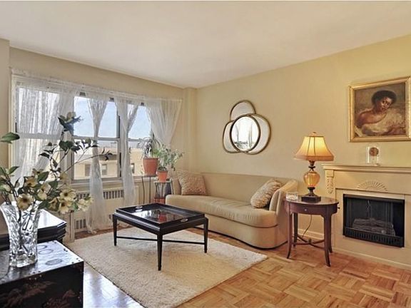 3rd image of 34 Plaza St E APT 705