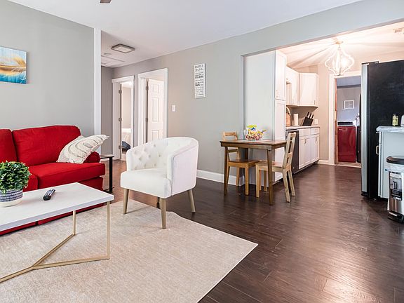 4th image of 1401 Robinhood Rd