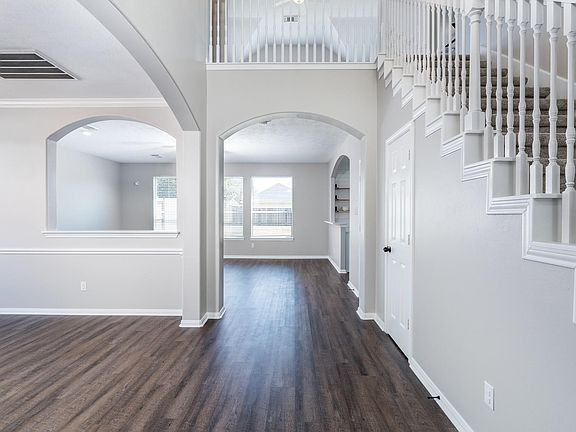 3rd image of 15418 Cumberland Oak Way